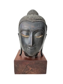 THAI COPPER/ALLOY BUDDHA HEAD ON WOODEN BASE, AYUTTHAYA PERIOD