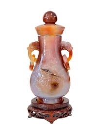 CHINESE AGATE VASE AND COVER, MID 20TH CENTURY