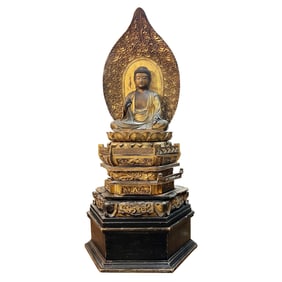 A LARGE CARVED JAPANESE BUDDHA SCULPTURE