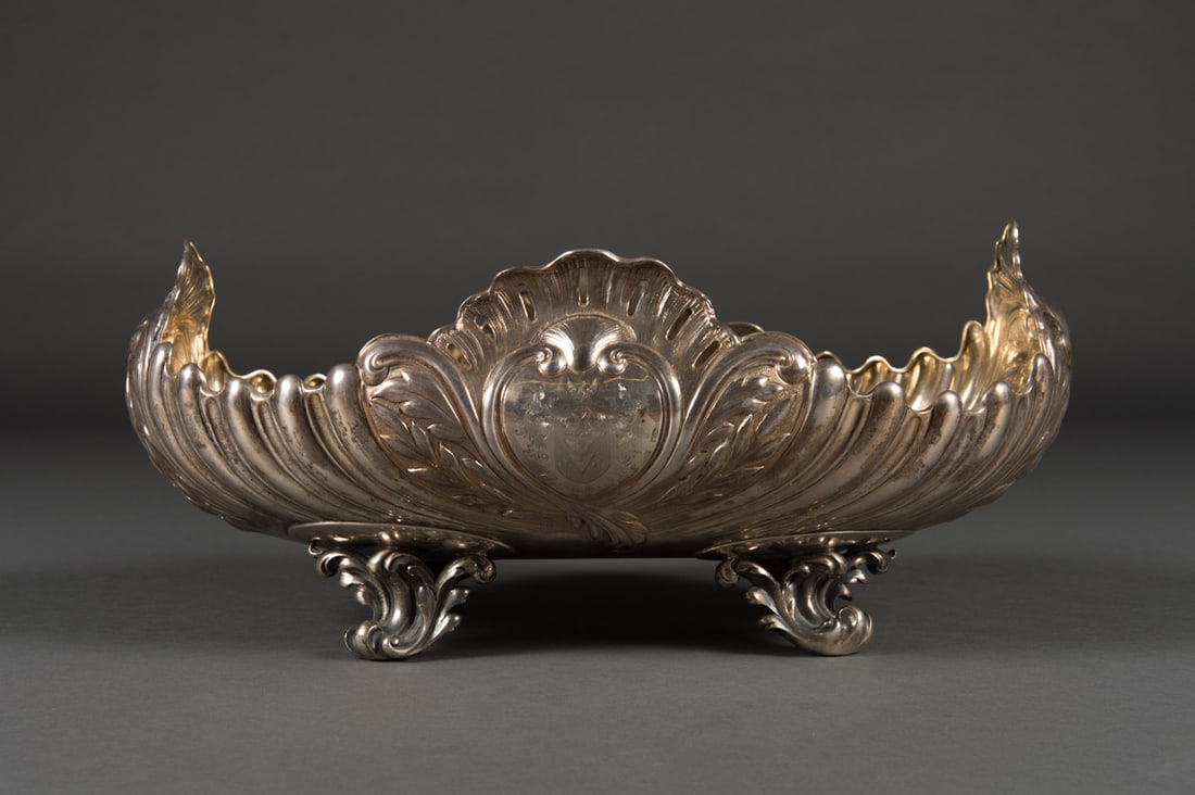 A LARGE ENGLISH ELKINGTON & CO STERLING SILVER FRUIT BASKET, BIRMINGHAM 1902 (1 of 8)