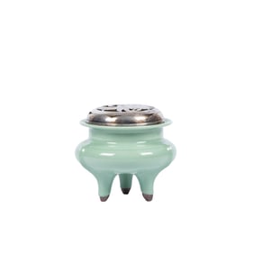JAPANESE CELADON KORO WITH SILVER LID, 19TH CENTURY, SIGNED