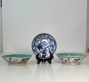 THREE CHINESE PORCELAIN DECORATED DISHES