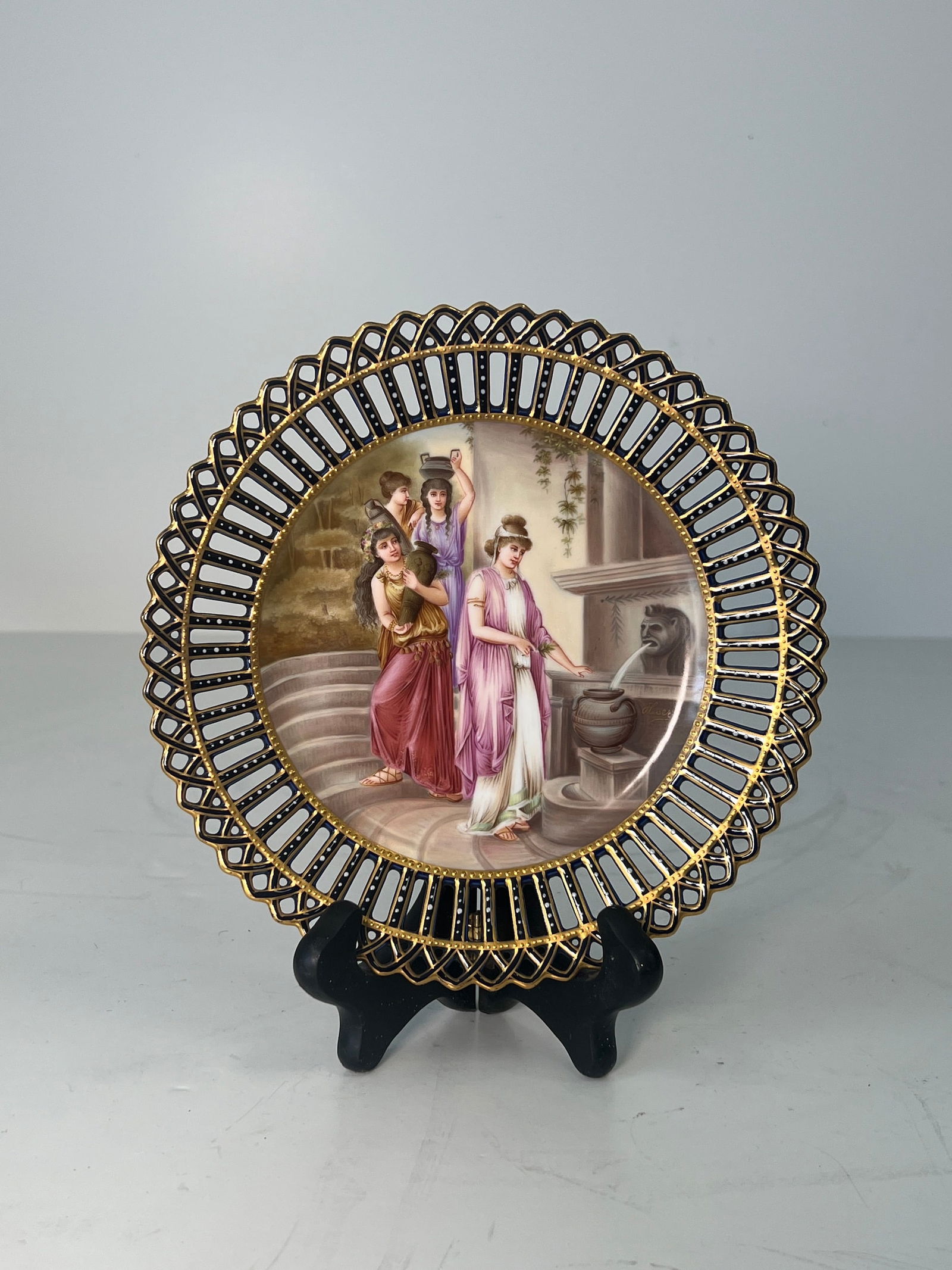A ROYAL VIENNA RETICULATED PORCELAIN PAINTED PLATE, CIRCA 1920 (1 of 5)