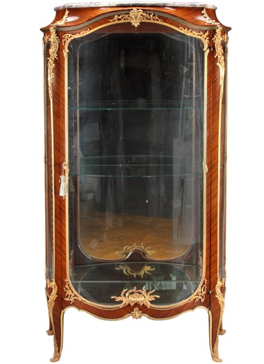 A FRENCH ORMOLU MOUNTED SHOWCASE BY FRANCOIS LINKE, Circa 1900 (1 of 4)