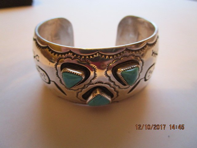 Native Americn turquoise/silver cuff bracelet, signed (1 of 4)