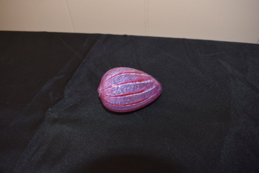 Intaglio Art Glass Paperwieight Egg: Intaglio Art Glass Paperweight/Egg, 3.5"