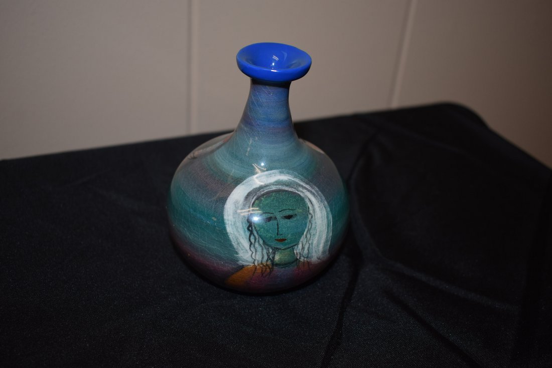 Pillin Vase (1 of 4)