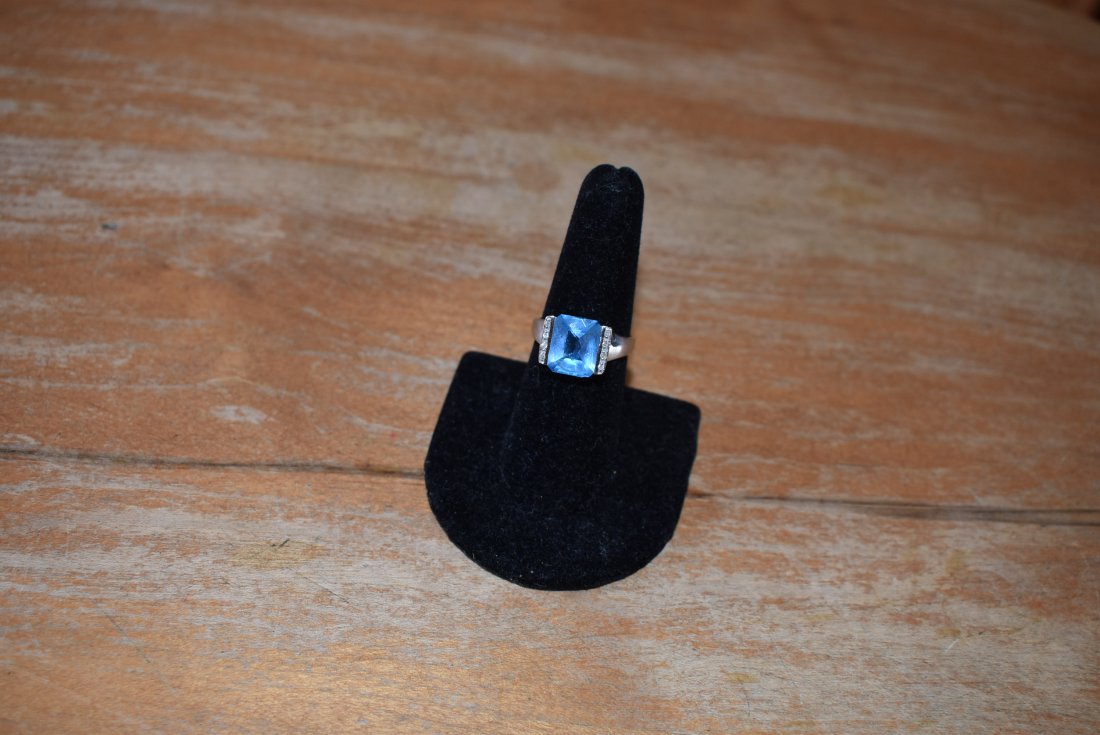 10K White Gold & Blue Stone Ring (1 of 3)
