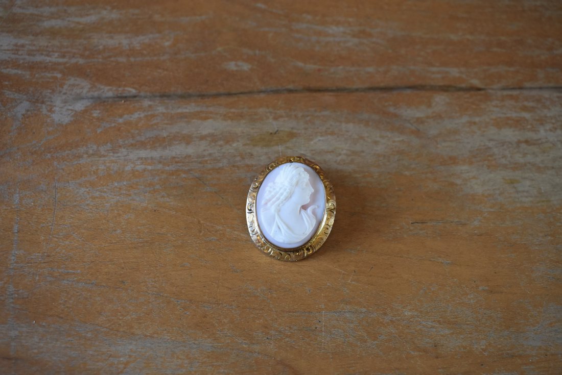 10K Gold & Shell Cameo Brooch (1 of 2)