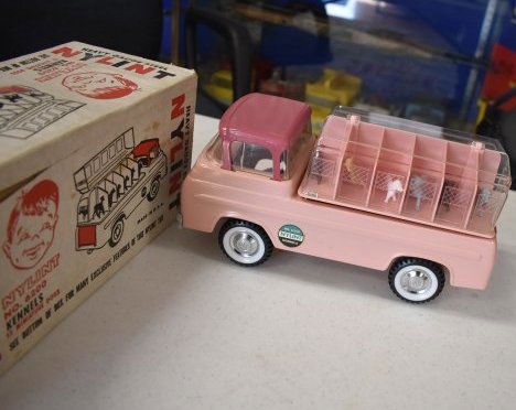 Nylint 6200 Kennels w 12 Miniature Dogs IN BOX! (1 of 4)