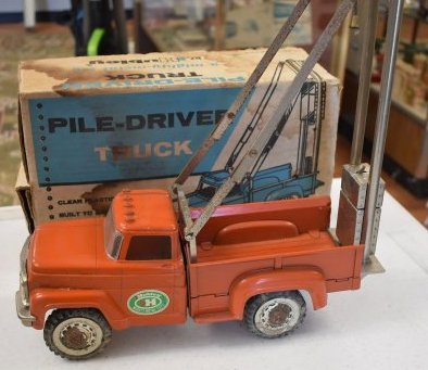 Vintage Hubley Pile-Driver Truck w/Box (1 of 3)