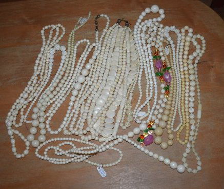 Large Lot of Vintage Carved Necklaces (1 of 2)
