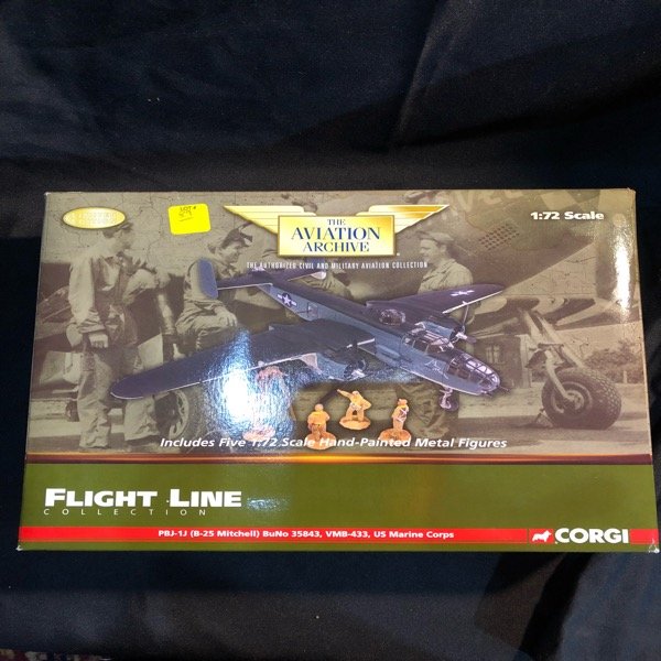 Corgi PBJ-1J B-25 Mitchell 1:72: Issue 2006. 5 Metal handpainted figures. See photos for more detail.