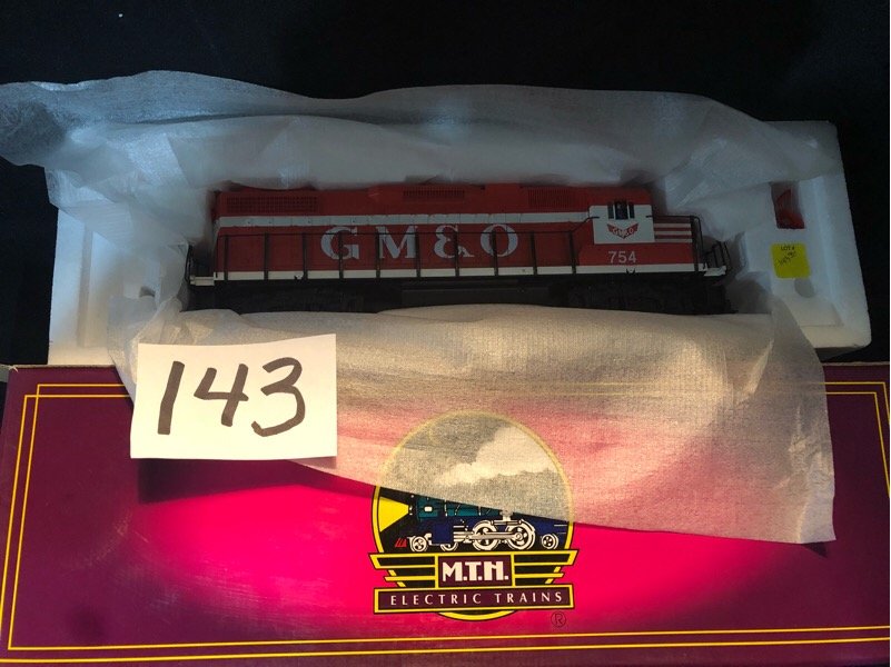 MTH Train Engine EMD GP38 Cab 754 (1 of 2)