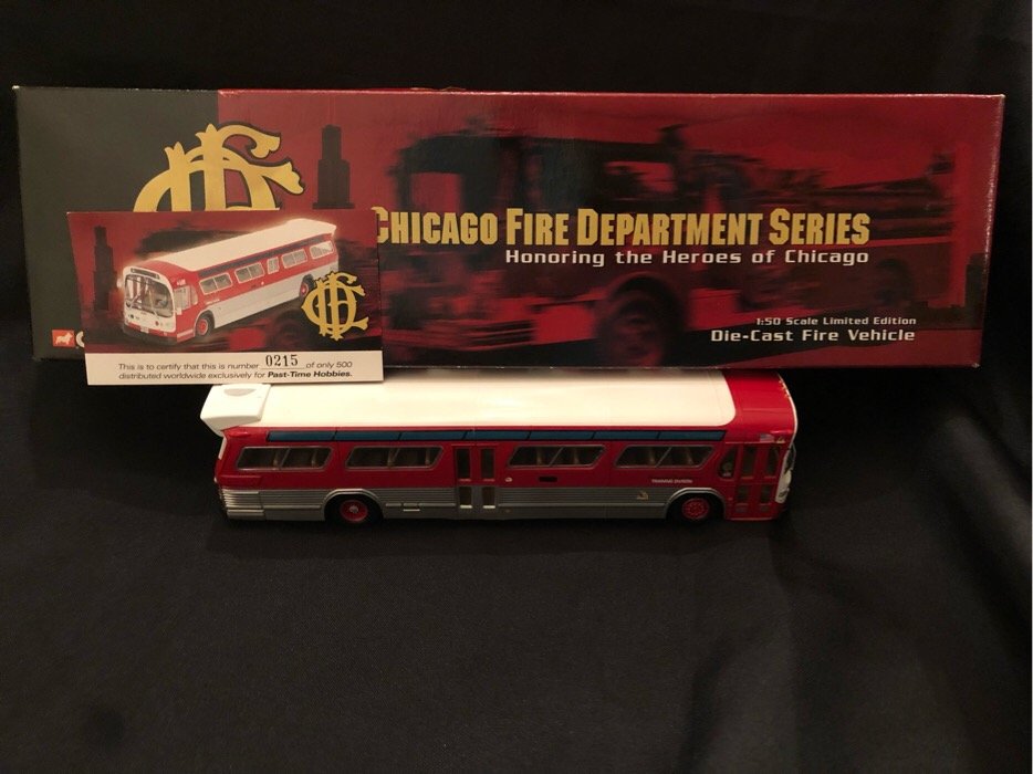 GM Fishbowl Bus Chicago Fire Dept Corgi (1 of 4)