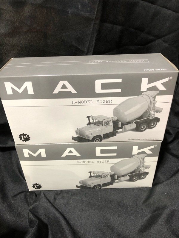 1st Gear Mack R Model Mixer 1/34 (1 of 2)