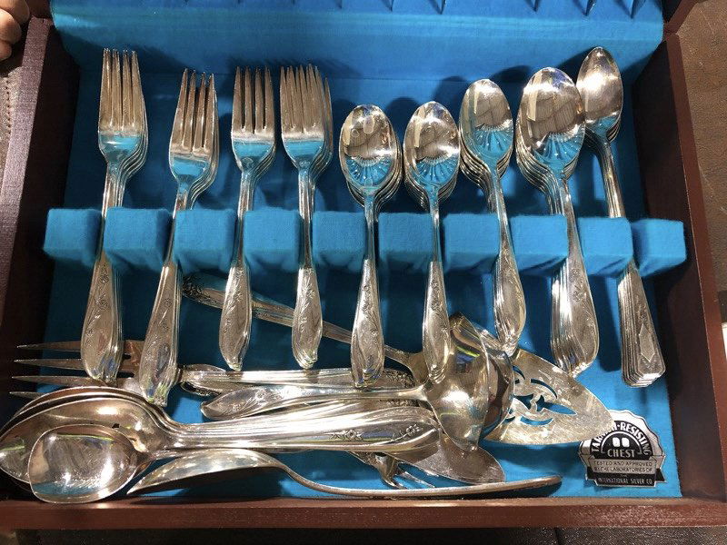 1847 Rogers Bros. Sprintime Silverware Set Flatware (1 of 5)
