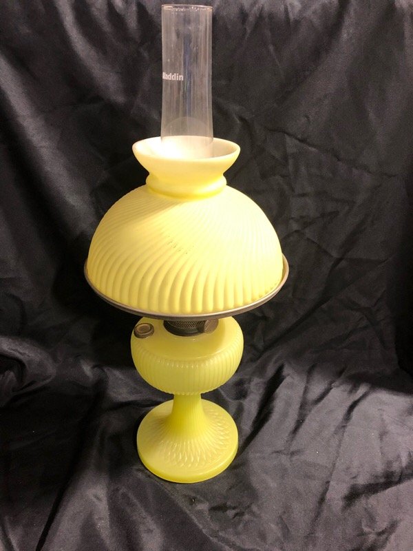 Antique Aladdin Oil Vaseline Glass Lamp (1 of 5)