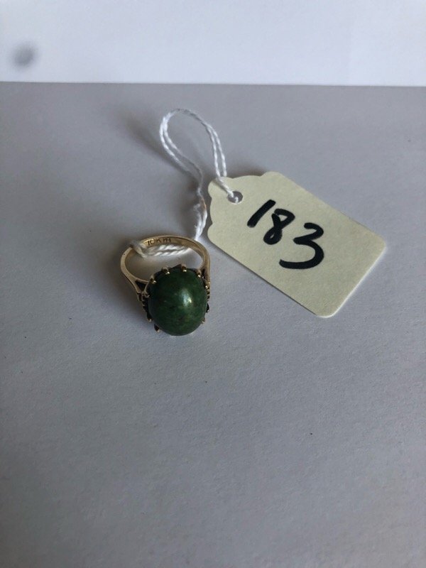 Ladies 10K Gold Jade Ring sz 7 (1 of 2)