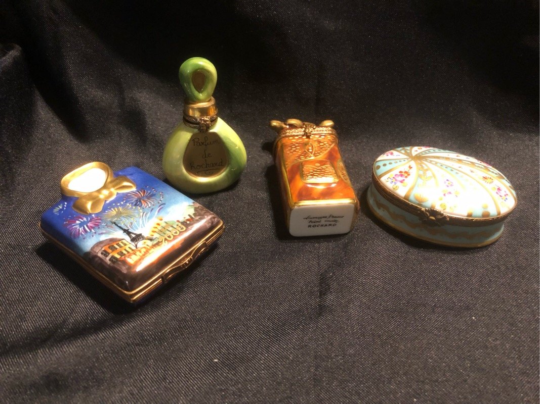 Limoges France trinket boxes Rochard: 2000 paris bow design, golf club, parfum perfume bottle and oval box. Very pretty and have no chips on them.