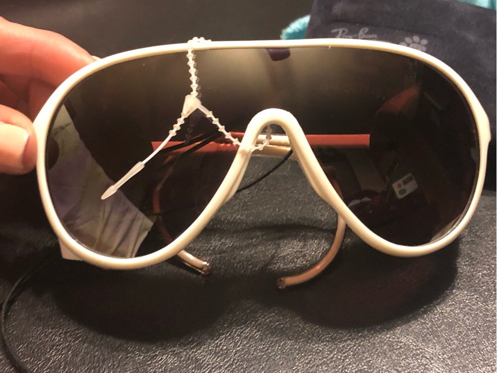 Ray-Ban Cats Wings Sunglasses White Aviator: Cool Vtg White Sunglasses Rayban Wings. Come with a Rayban Cats Case . They do have some imperfectins on lenses. see pics.