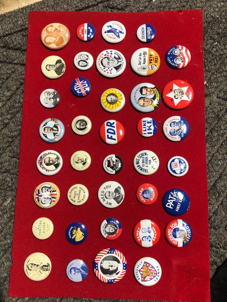 Vintage lot of mini political buttons (1 of 5)