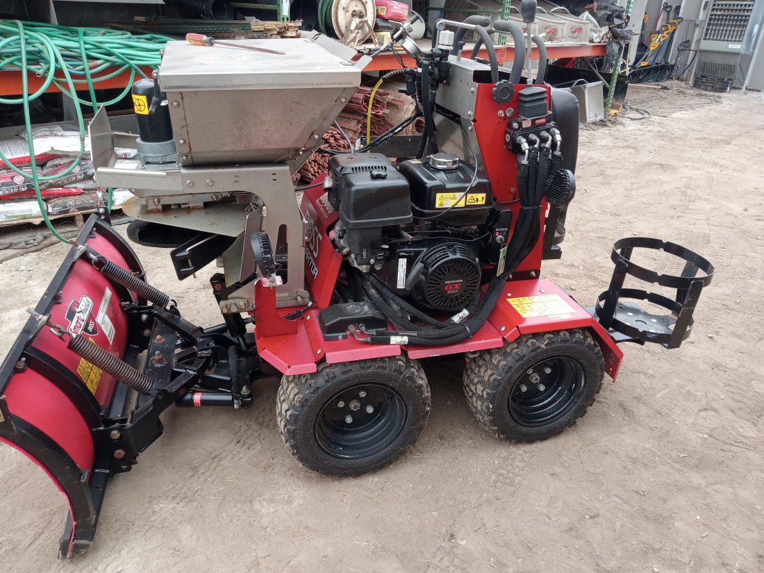 Boss Snowrador Honda GX 390 ATV super low 83 Hours (1 of 8)