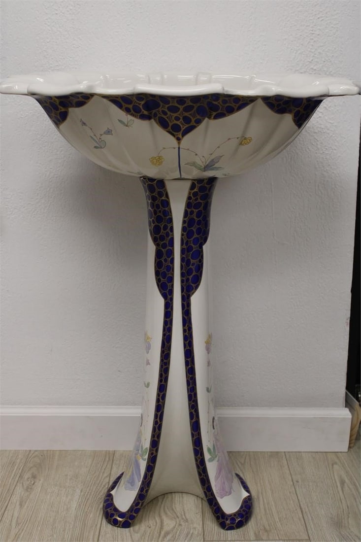 Sherle Wagner Pedestal Sink w/ Floral /Asian Deco: This is a Sherle Wagner pedestal sink with hand-painted Asian-inspired decoration. Two-section sink without hardware. Sherle Wagner International, Inc. was a luxury bath and home accessory company fou