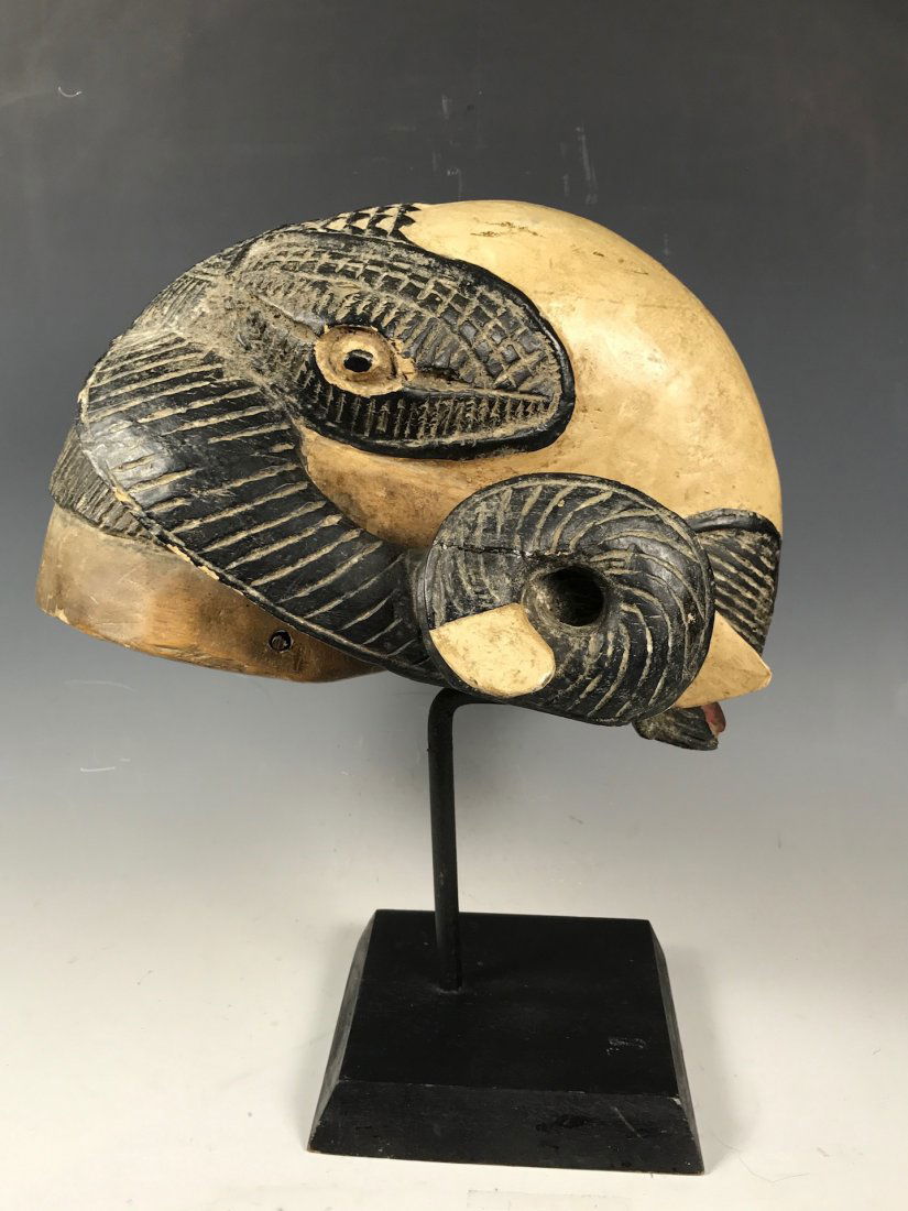 Baule Ram Mask with Base (1 of 8)