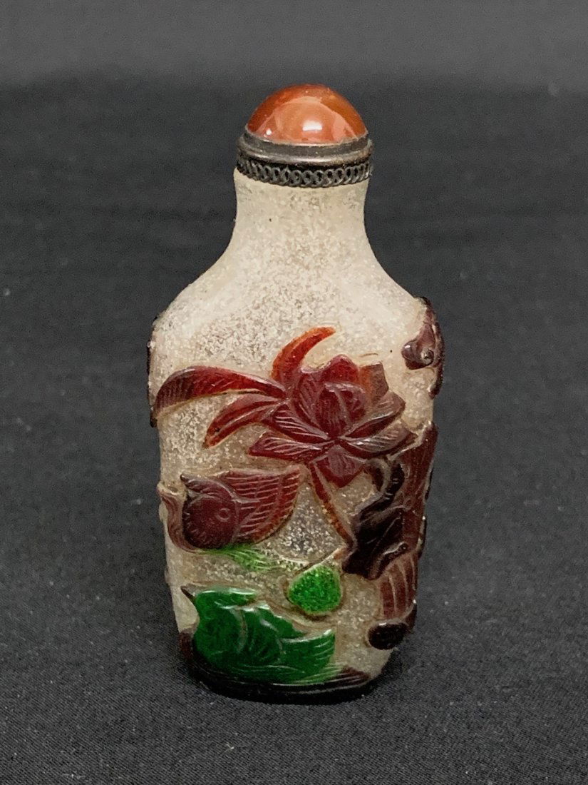 Chinese Art Overlay Peking Glass Snuff Bottle (1 of 6)