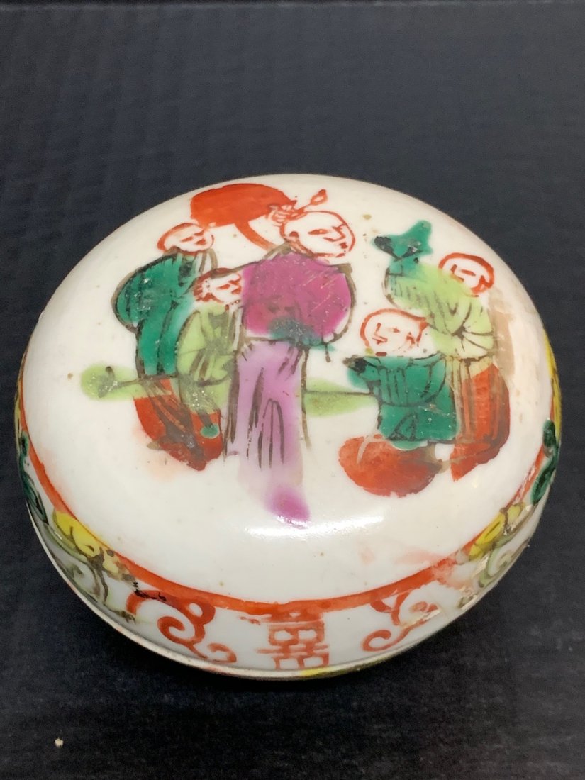 Chinese Art Porcelain Famille Rose Pill Box: Chinese Decorative Work of Art Porcelain Famille Rose Pill Box, Dimension is 2 inches high x 3.25 inches wide. The shipping cost for domestic is $25.00 flat rate shipping within the Continental US, in