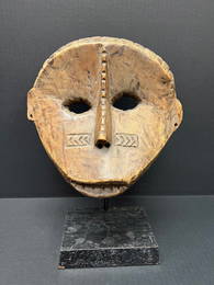 Bacongo Mask with Base