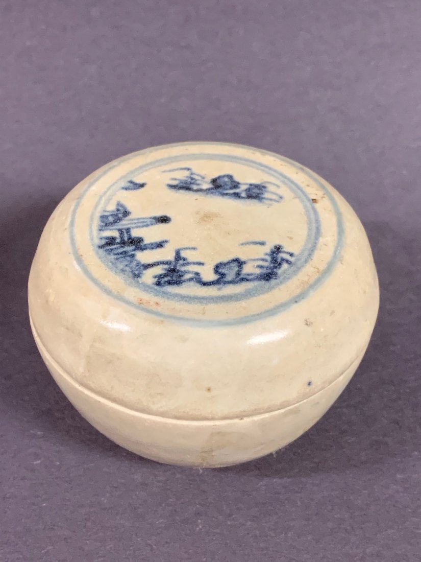 Chinese Art Blue and White Porcelain Pill Box: Chinese Art Porcelain Blue and White Pill Box. The dimension is 2 inches high x 2.5 inches wide. The shipping cost for domestic is $25.00 flat rate shipping within the Continental US including handlin