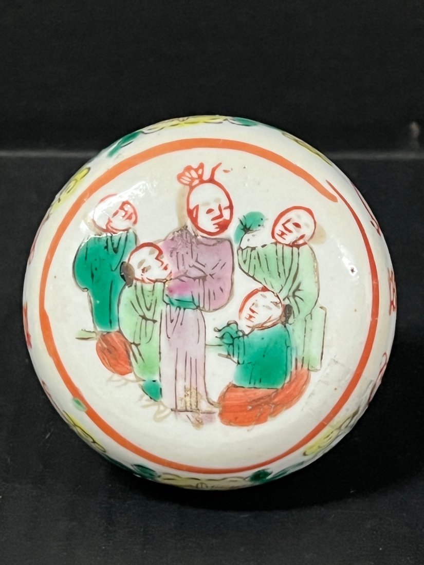 Famille Rose Porcelain Pill Box: Chinese Art Famille Rose Porcelain Pill Box. The dimension is 2 inches high x 3.25 inches wide. The shipping cost for domestic is $25.00 flat rate shipping within the Continental US including handling