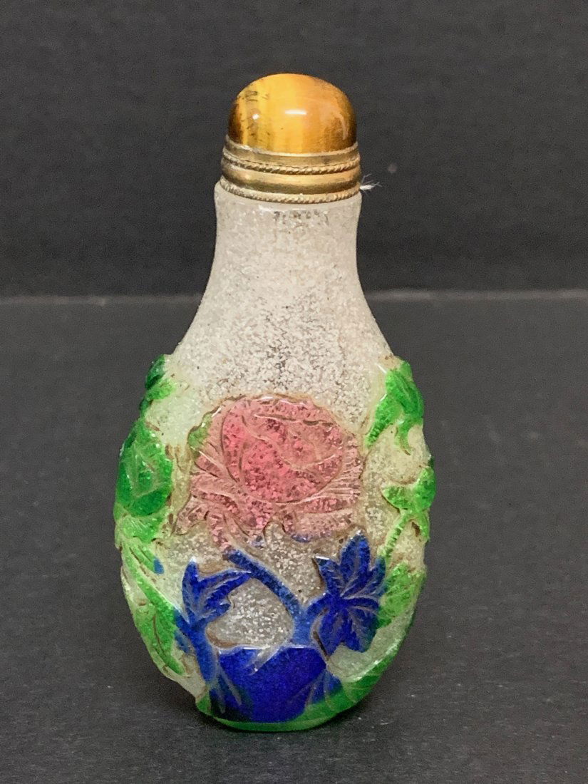 Pair of Porcelain Blue and White Vase (1 of 7)