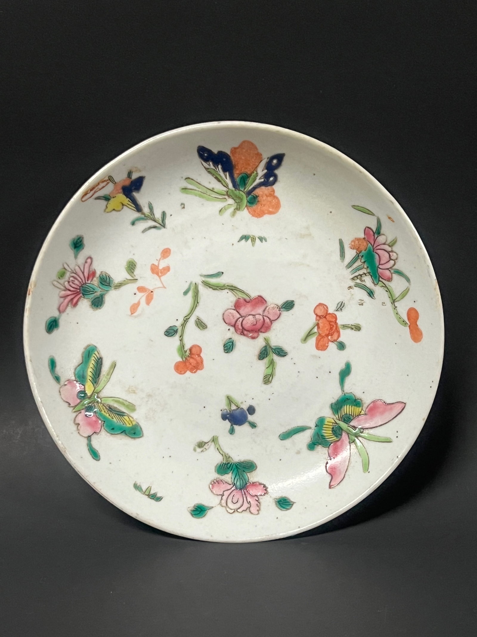 Chinese Art Famille Rose Porcelain Saucer: Chinese Art Famille Rose Porcelain Saucer. The dimension is6 inches high x 6 inches wide. Please be aware that some of the items are vintage, secondhand, old ages, antiques and may have a defects or s