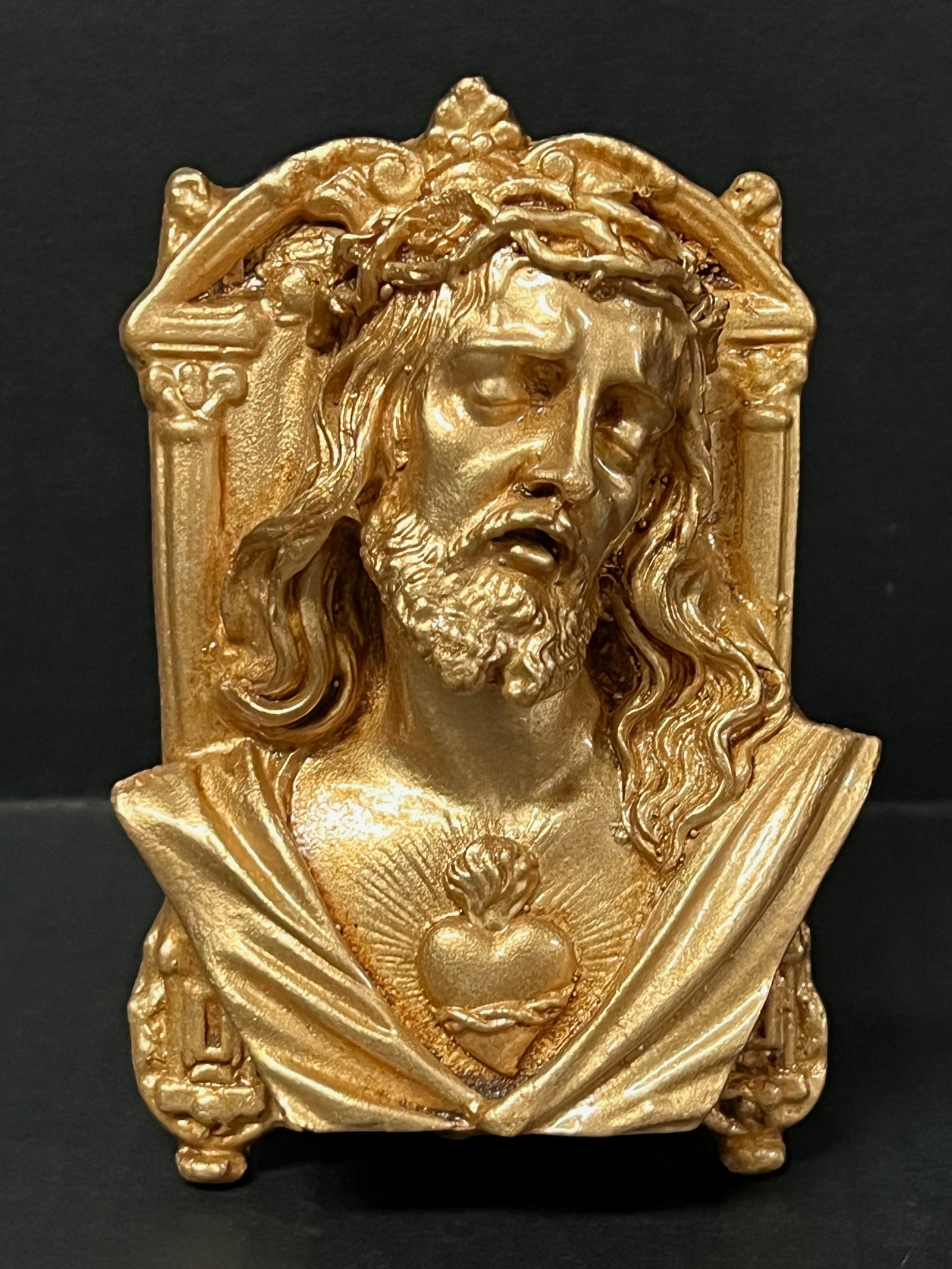 Cast Volcanic Ash Fall Gold Painted Icon of Jesus Christ: Religious Art Cast Volcanic Ash Fall Gold Painted Icon of Jesus Christ. The dimension is 5 inches high x 4 inches wide. Please be aware that some of the items are vintage, secondhand, old ages, antiqu