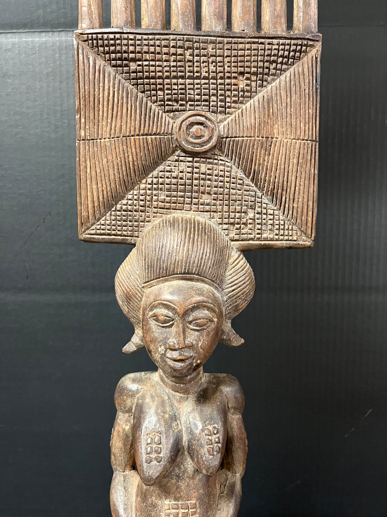 Baule Statue and Comb - 4