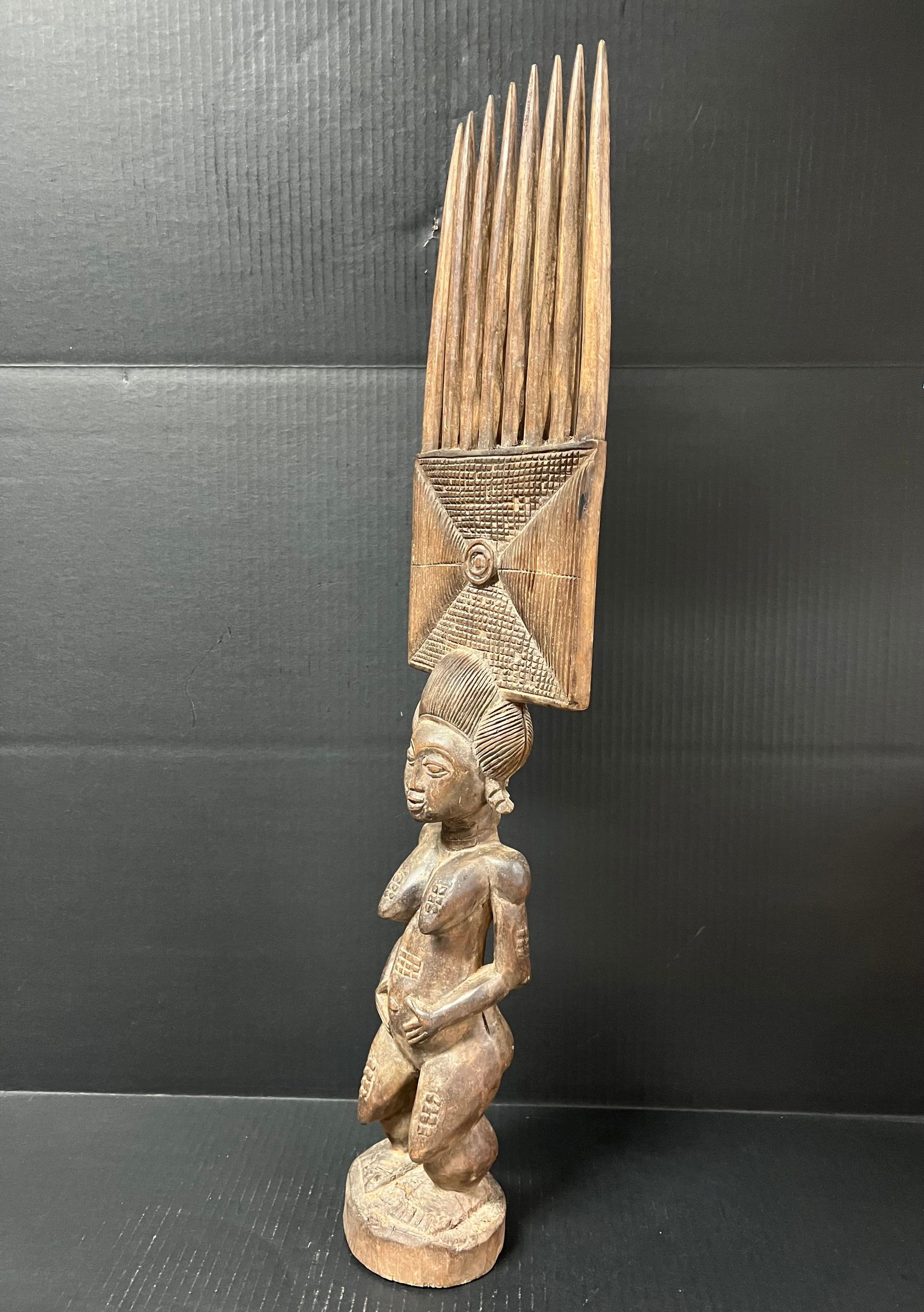 Baule Statue and Comb - 7