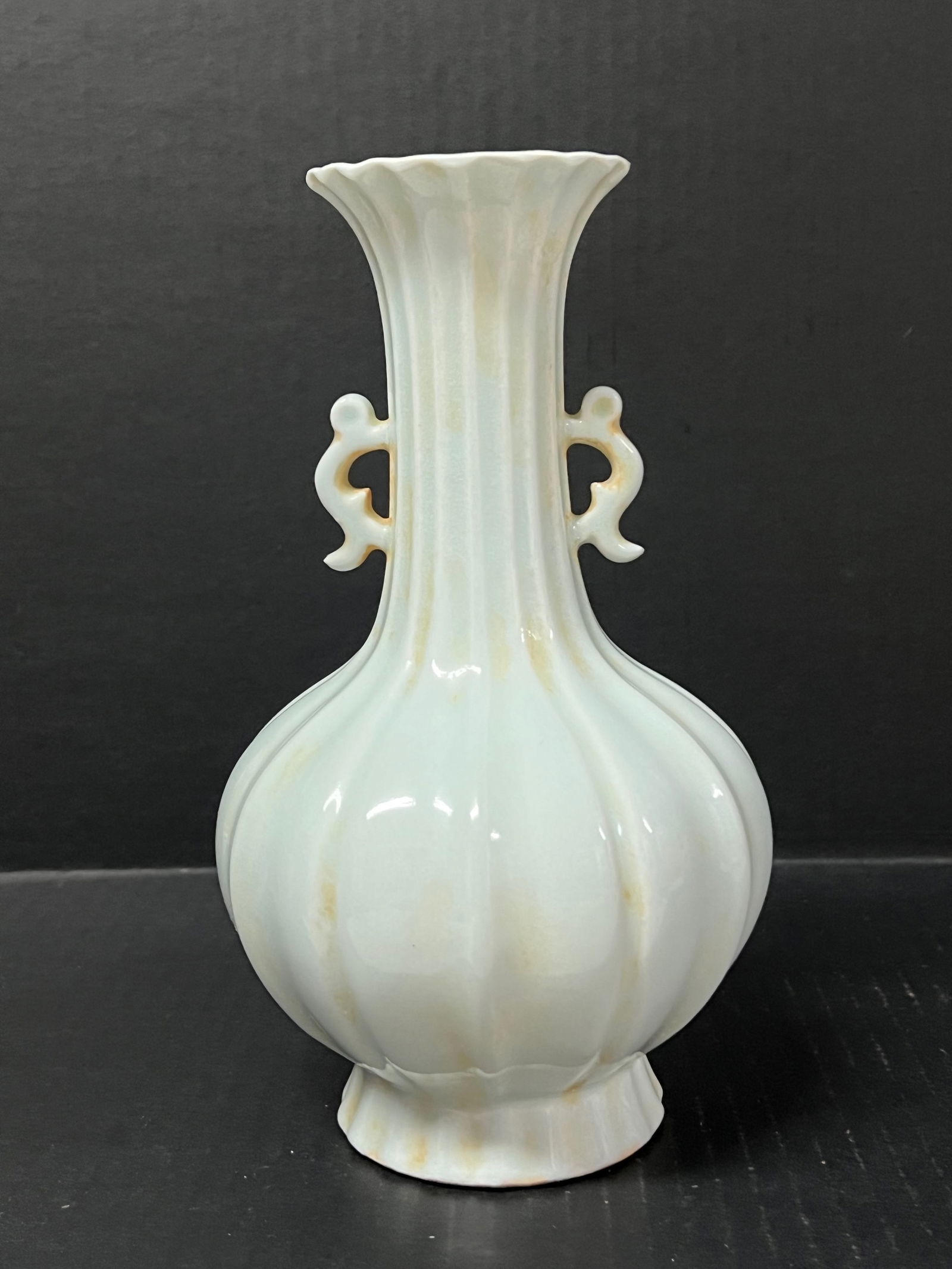 Porcelain Celadon Qing Bai Vase (1 of 9)