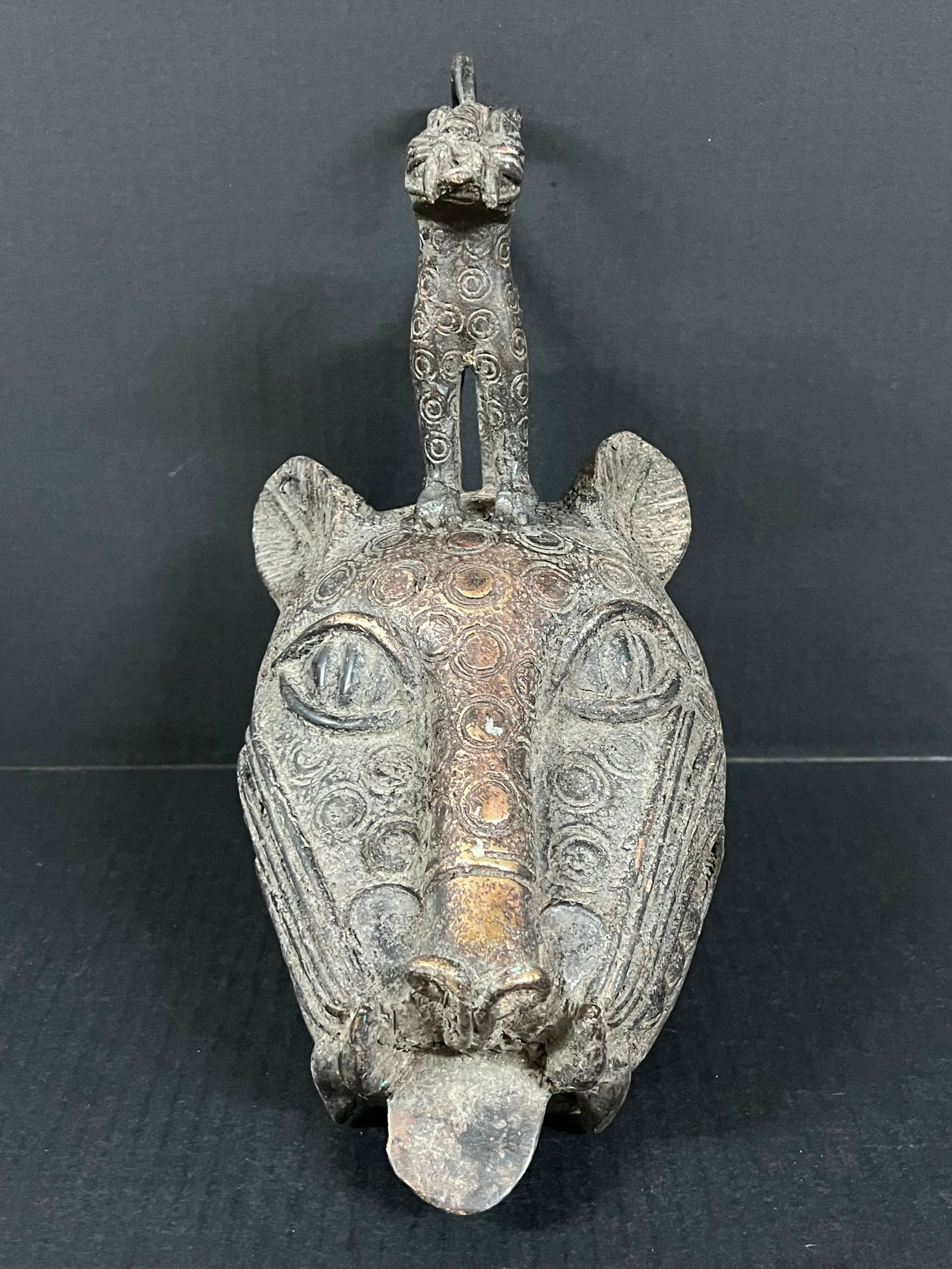 Benin Bronze Leopard Head (1 of 10)