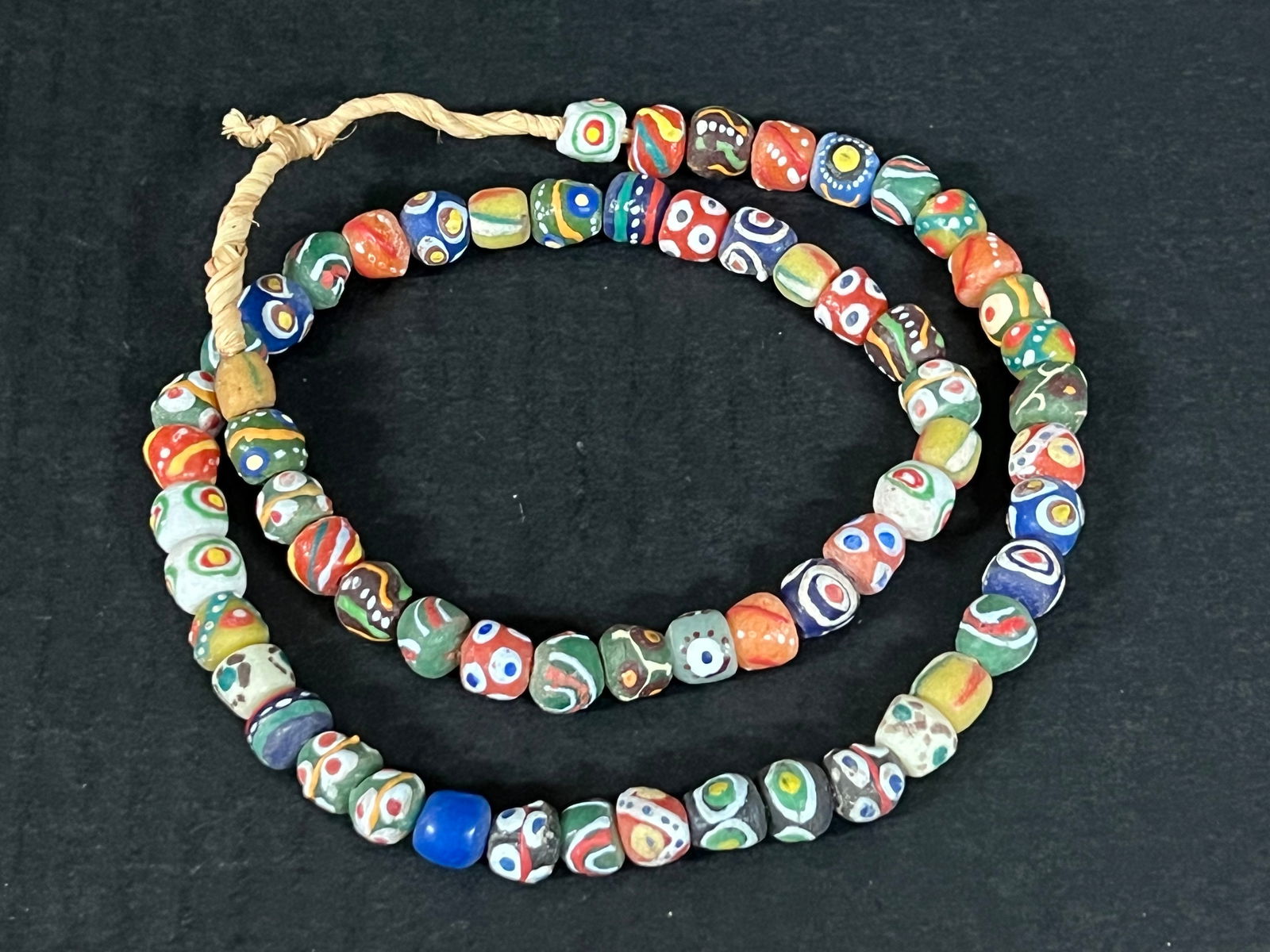 Glass Beads: African Tribal Art Glass Beads. The dimension is 28 rounds. Please be aware that some of the items are vintage, secondhand, old ages, antiques and may have a defects or sign of ages, However we
