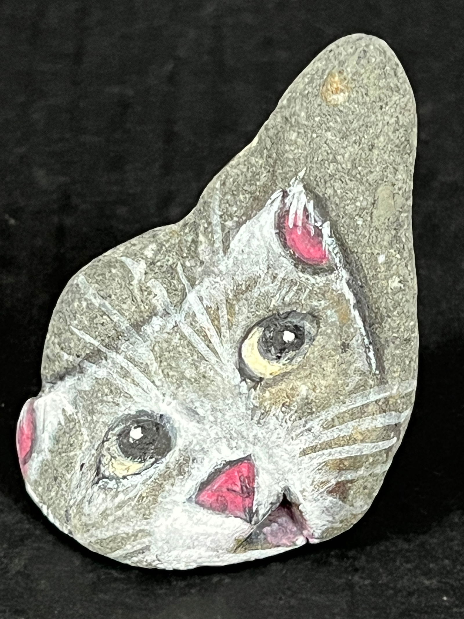 Hand Painted Brown and White Cat River Rock Stone Art Paperweight Sculpture: Japanese Art Hand Painted Brown and White Cat River Rock Stone Art Paperweight Sculpture. The dimension is 2 inches high x 1.5 inches depth x 3 inches wide. Please be aware that some of the items are