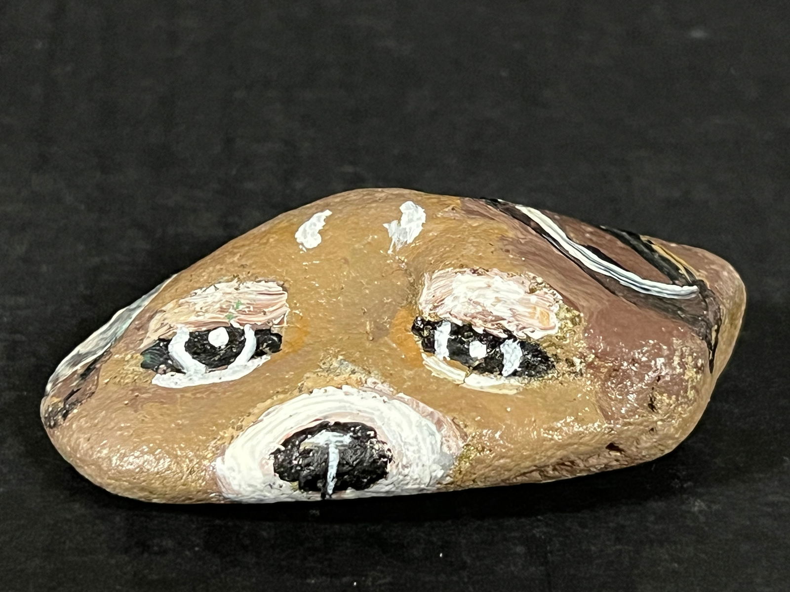 Hand Painted Dog Unique Rock Stone Art Paperweight Sculpture: Japanese Art Hand Painted Dog Unique Rock Stone Art Paperweight Sculpture. The dimension is 1.75 inches high x 1 inch depth x 3 inches wide. Please be aware that some of the items are vintage,