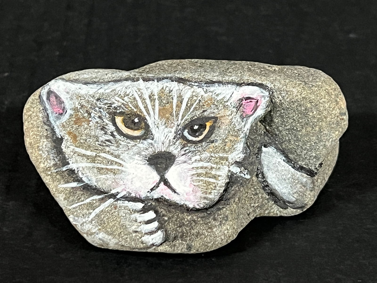 Hand Painted Cat Rock Stone Art Paperweight Sculpture: Japanese Art Hand Painted Cat River Rock Stone Art Paperweight Sculpture. The dimension is 2.25 inches high x 2 inches depth x 3.5 inches wide. Please be aware that some of the items are vintage,