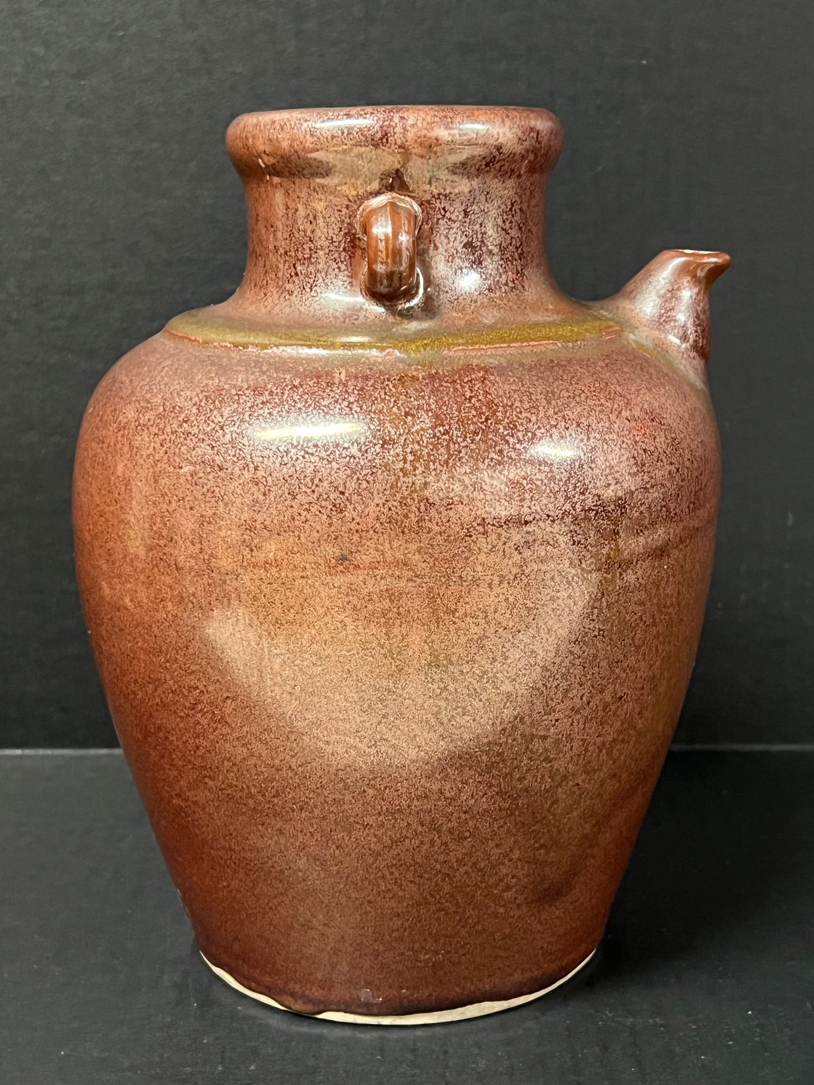 Chinese Yuan Dynasty Brown Mocca Rice Wine Bottle Jar: Chinese Art Yuan Dynasty Brown Mocca Rice Wine Bottle Jar. The dimension is 9.25 inches high x 7.5 inches wide. Please be aware that some of the items are vintage, secondhand, old ages, antiques and