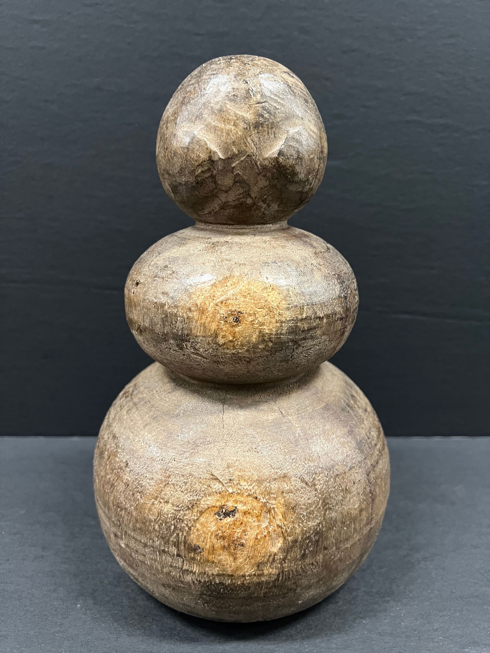 Carved Wood Snowman Sculpture: Folk Art Carved Wood Snowman Sculpture. The dimension is 9.5 inches high x 6 inches wide. Please be aware that some of the items are vintage, secondhand, old ages, antiques and may have a defects or s