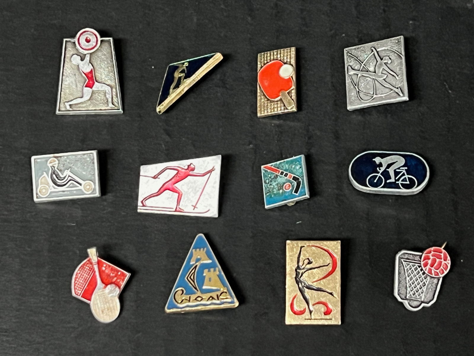 Vintage Assorted Metal and Enamel Sport Pins 12 Pcs.: Vintage Assorted Metal and Enamel Sport Pins 12 Pcs.. The dimension is 1 inches high x 1 inches wide. Please be aware that some of the items are vintage, secondhand, old ages, antiques and may have a