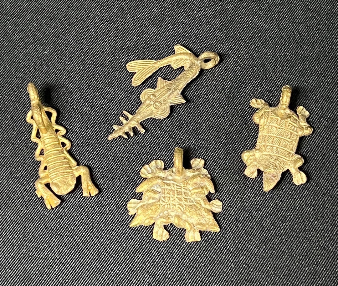 Ashanti Brass Pendant Set of 4: African Tribal Art Ashanti Brass Pendant Set of 4. The dimension is 1.25 inches high x 1.25 inches wide. Please be aware that some of the items are vintage, secondhand, old ages, antiques and may have
