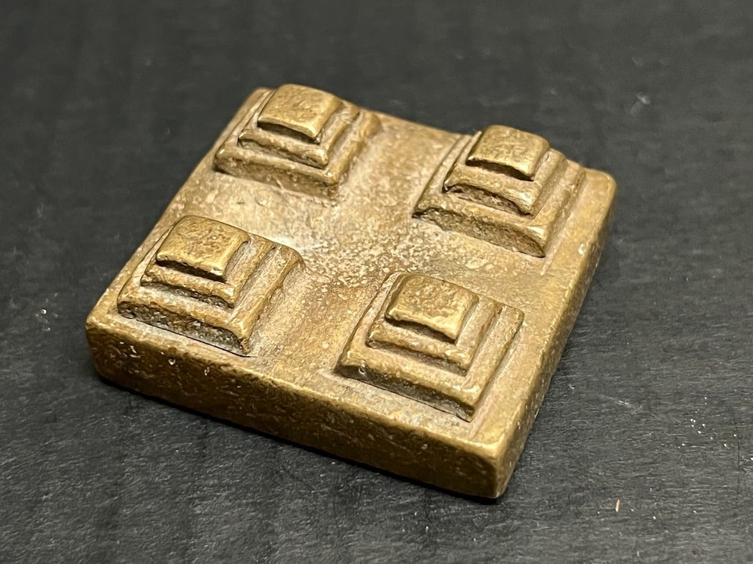 Bronze Akan Goldweight: African Tribal Art Bronze Akan Goldweight. The dimension is 1.25 inches high x 2.25 inches wide. Please be aware that some of the items are vintage, secondhand, old ages, antiques and may have a defec